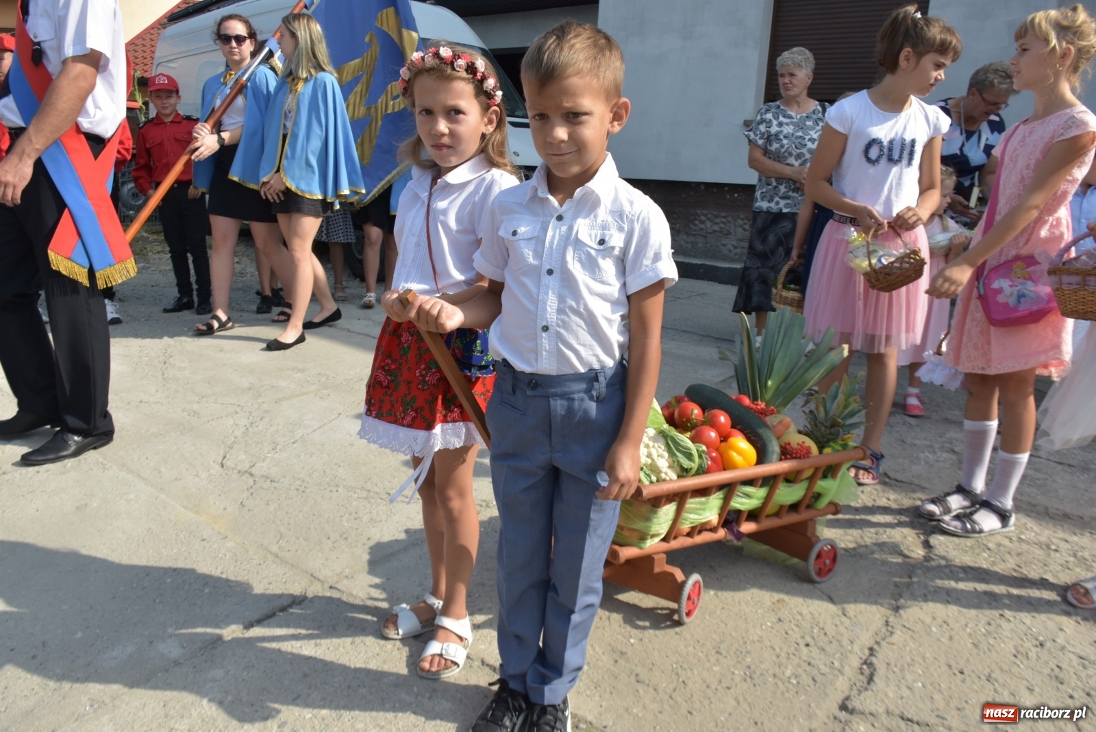 Zdjęcie w galerii na portalu naszraciborz.pl: Piękne panny z koroną żniwną. Dożynki w Krzyżanowicach wiadomości z regionu