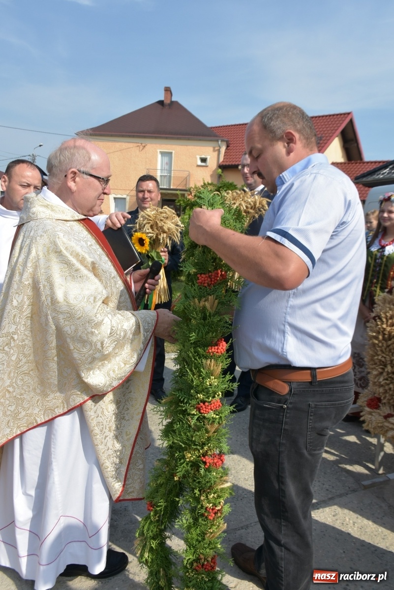 Zdjęcie w galerii na portalu naszraciborz.pl: Piękne panny z koroną żniwną. Dożynki w Krzyżanowicach wiadomości z regionu