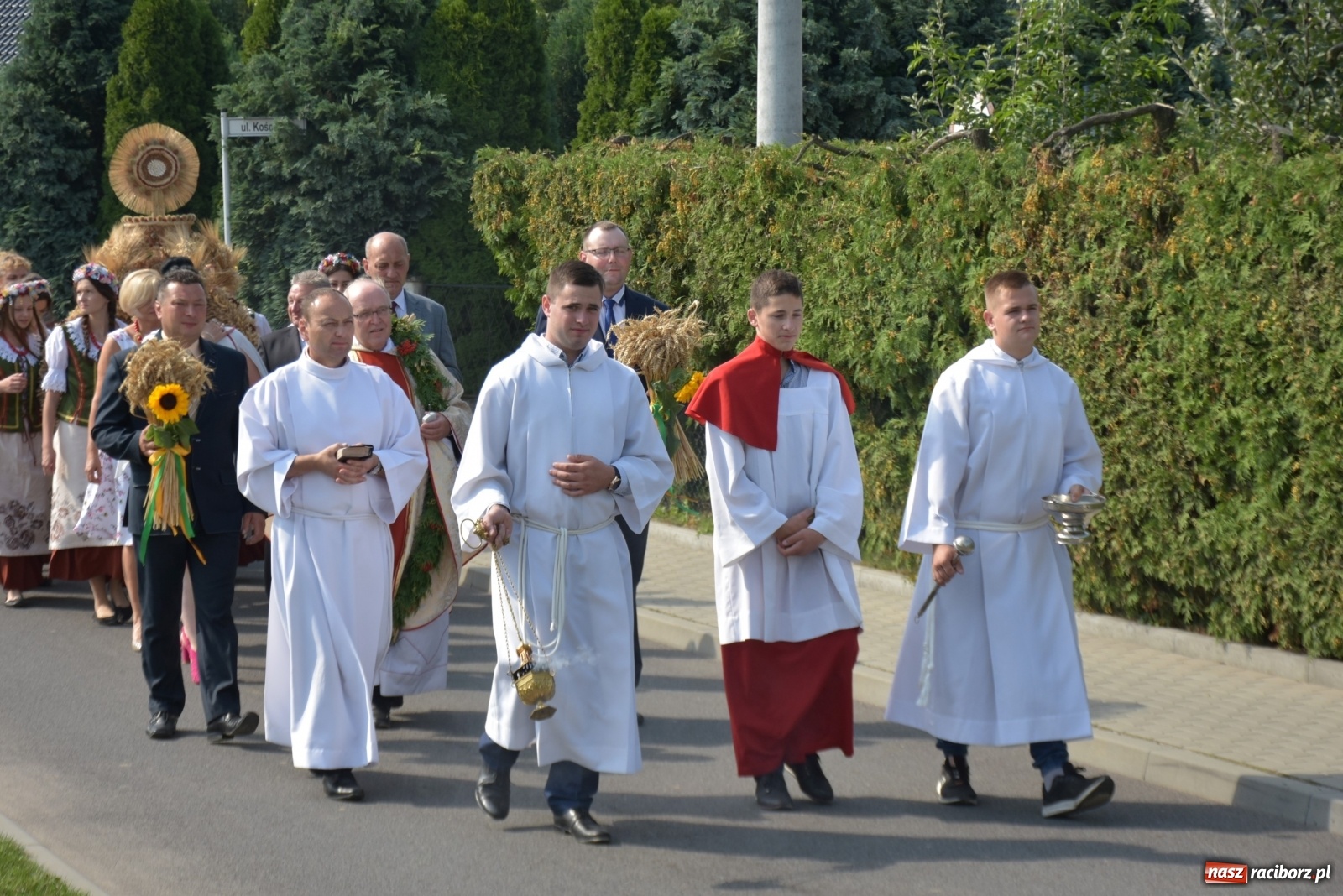 Zdjęcie w galerii na portalu naszraciborz.pl: Piękne panny z koroną żniwną. Dożynki w Krzyżanowicach wiadomości z regionu