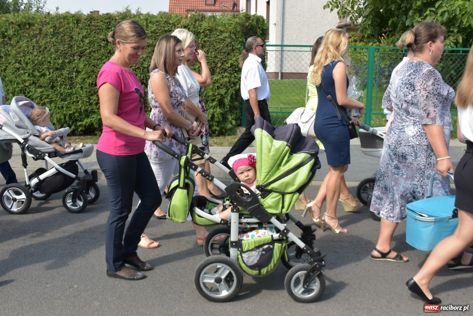 Zdjęcie w galerii na portalu naszraciborz.pl: Piękne panny z koroną żniwną. Dożynki w Krzyżanowicach wiadomości z regionu
