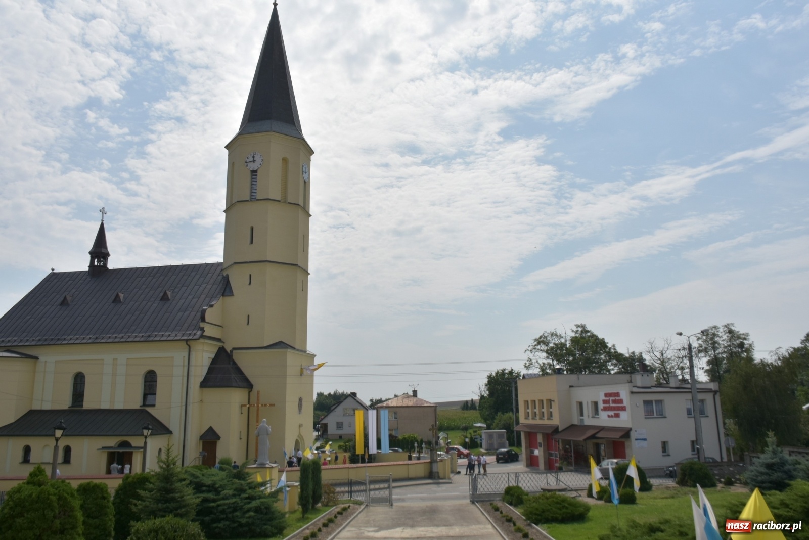 Zdjęcie w galerii na portalu naszraciborz.pl: Piękne panny z koroną żniwną. Dożynki w Krzyżanowicach wiadomości z regionu