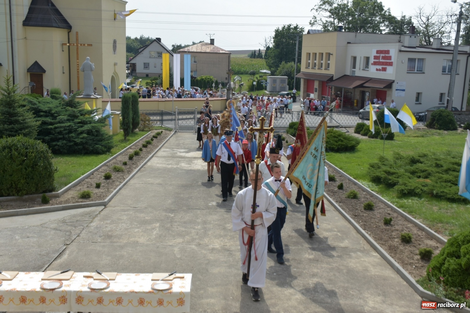 Zdjęcie w galerii na portalu naszraciborz.pl: Piękne panny z koroną żniwną. Dożynki w Krzyżanowicach wiadomości z regionu