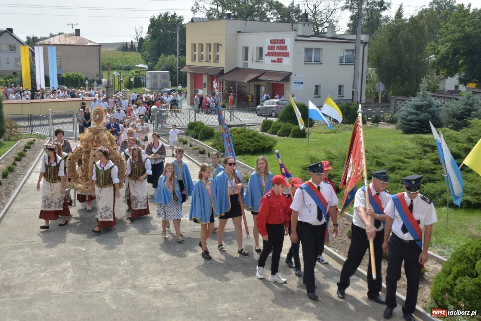 Zdjęcie w galerii na portalu naszraciborz.pl: Piękne panny z koroną żniwną. Dożynki w Krzyżanowicach wiadomości z regionu