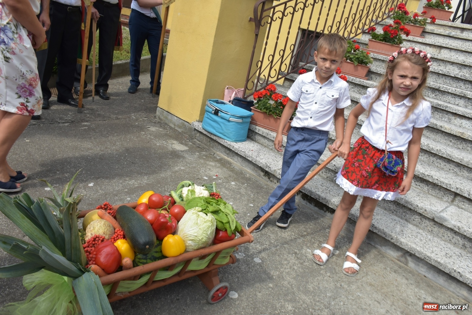 Zdjęcie w galerii na portalu naszraciborz.pl: Piękne panny z koroną żniwną. Dożynki w Krzyżanowicach wiadomości z regionu