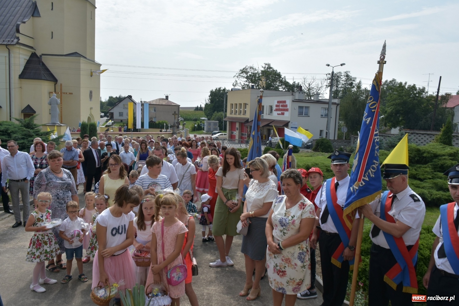 Zdjęcie w galerii na portalu naszraciborz.pl: Piękne panny z koroną żniwną. Dożynki w Krzyżanowicach wiadomości z regionu