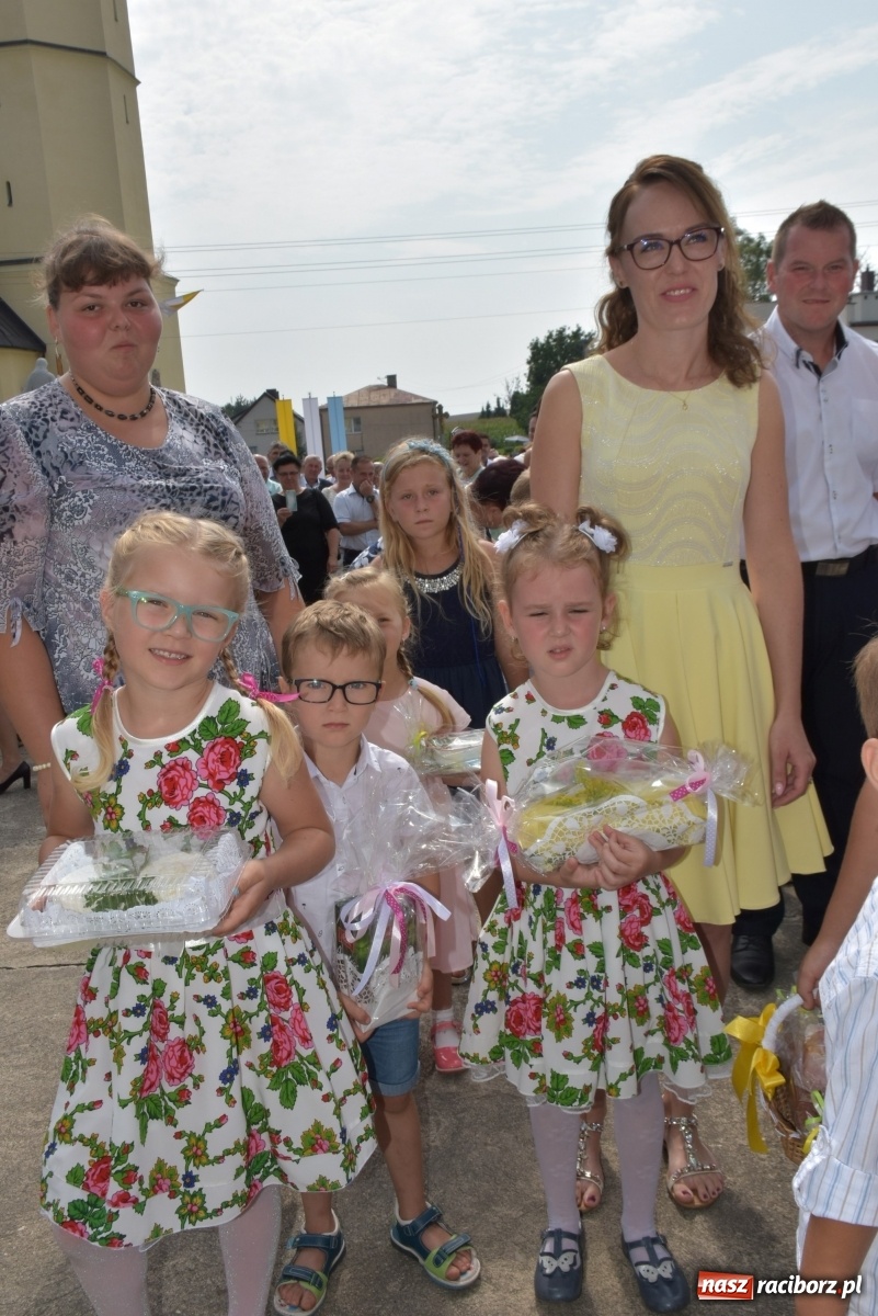 Zdjęcie w galerii na portalu naszraciborz.pl: Piękne panny z koroną żniwną. Dożynki w Krzyżanowicach wiadomości z regionu