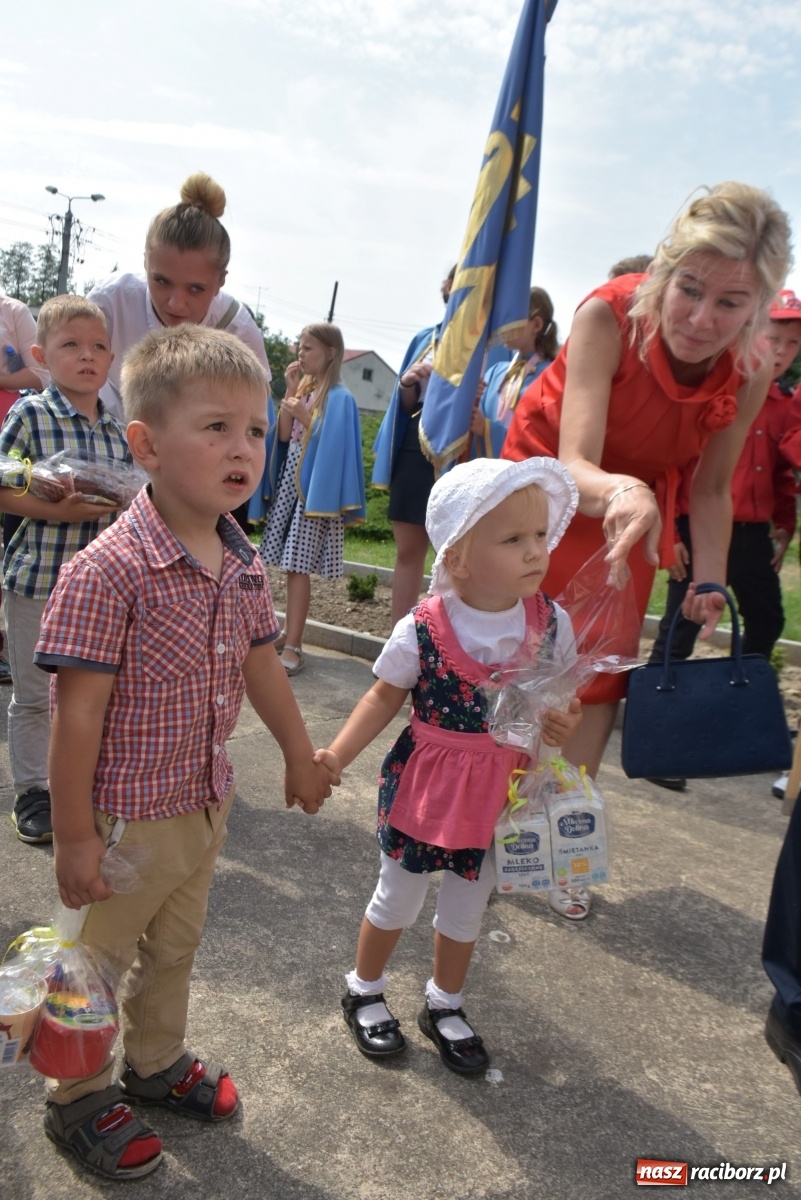 Zdjęcie w galerii na portalu naszraciborz.pl: Piękne panny z koroną żniwną. Dożynki w Krzyżanowicach wiadomości z regionu