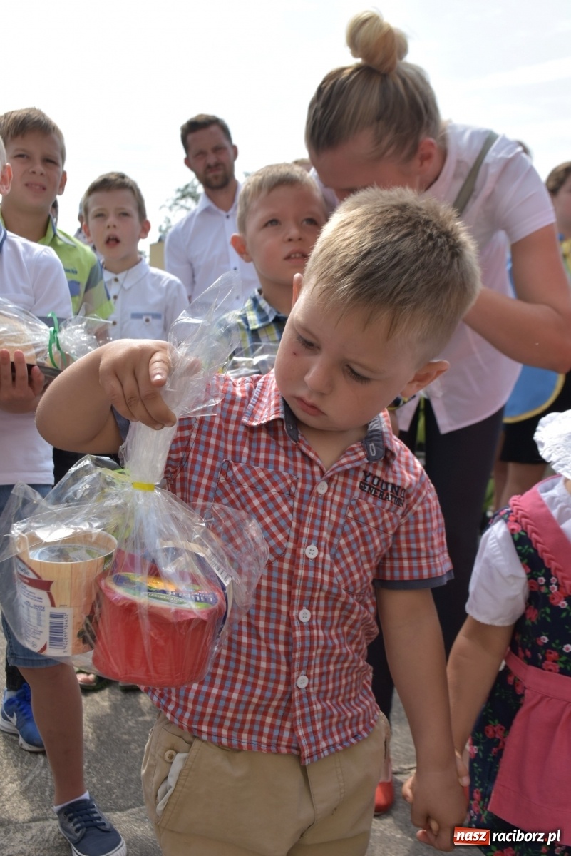 Zdjęcie w galerii na portalu naszraciborz.pl: Piękne panny z koroną żniwną. Dożynki w Krzyżanowicach wiadomości z regionu