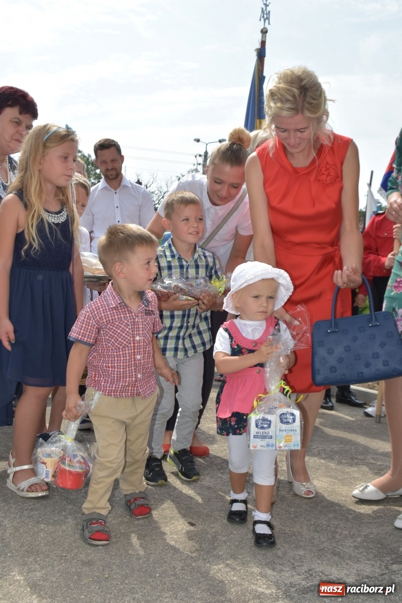 Zdjęcie w galerii na portalu naszraciborz.pl: Piękne panny z koroną żniwną. Dożynki w Krzyżanowicach wiadomości z regionu