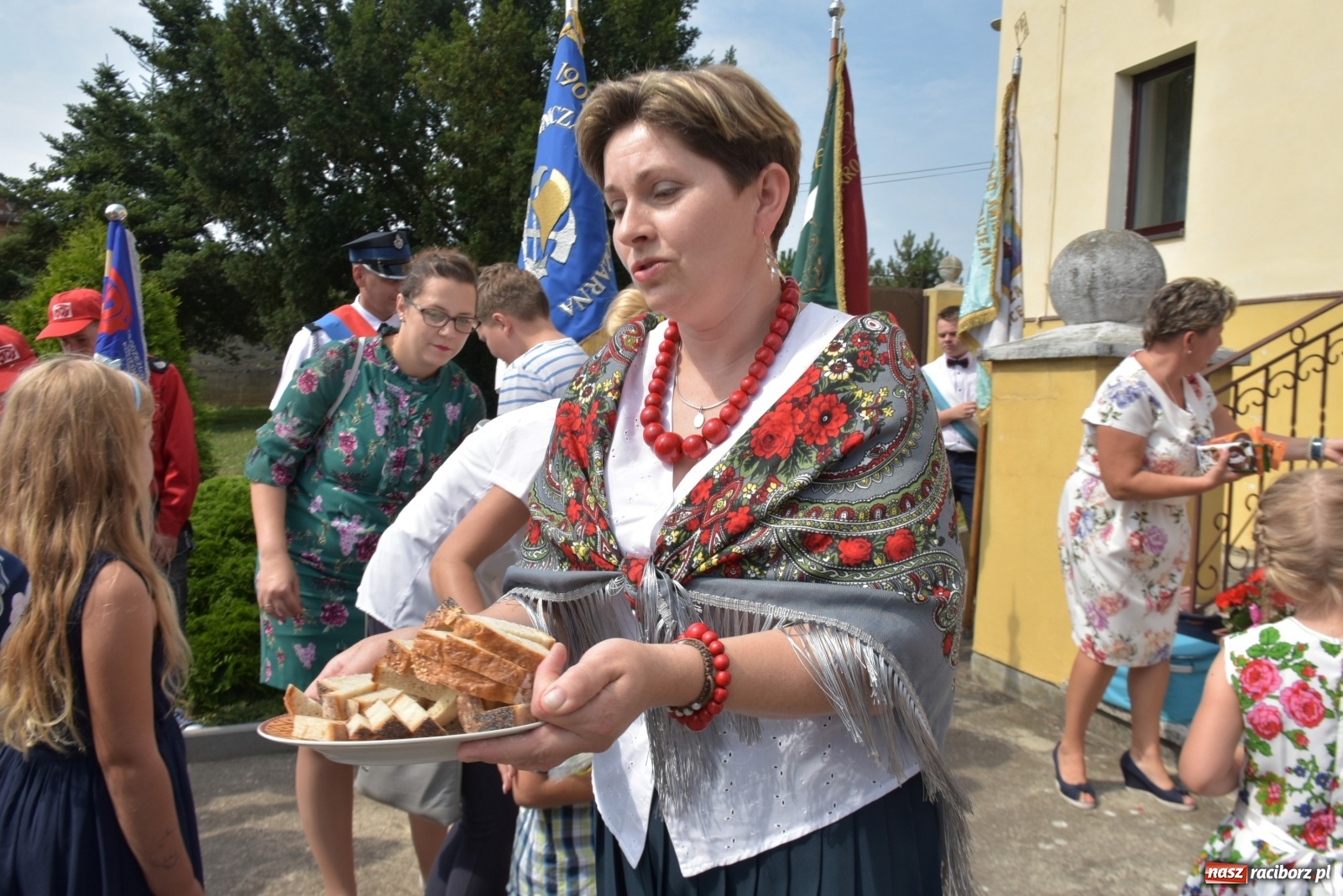 Zdjęcie w galerii na portalu naszraciborz.pl: Piękne panny z koroną żniwną. Dożynki w Krzyżanowicach wiadomości z regionu