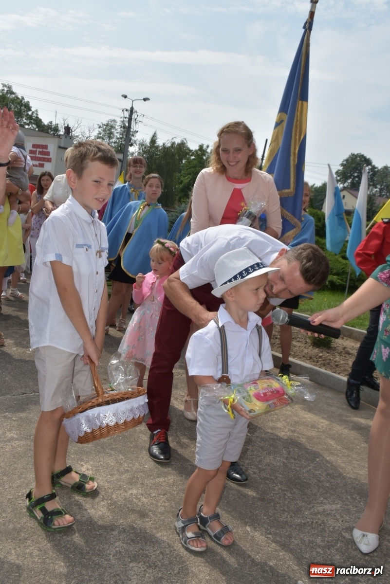Zdjęcie w galerii na portalu naszraciborz.pl: Piękne panny z koroną żniwną. Dożynki w Krzyżanowicach wiadomości z regionu