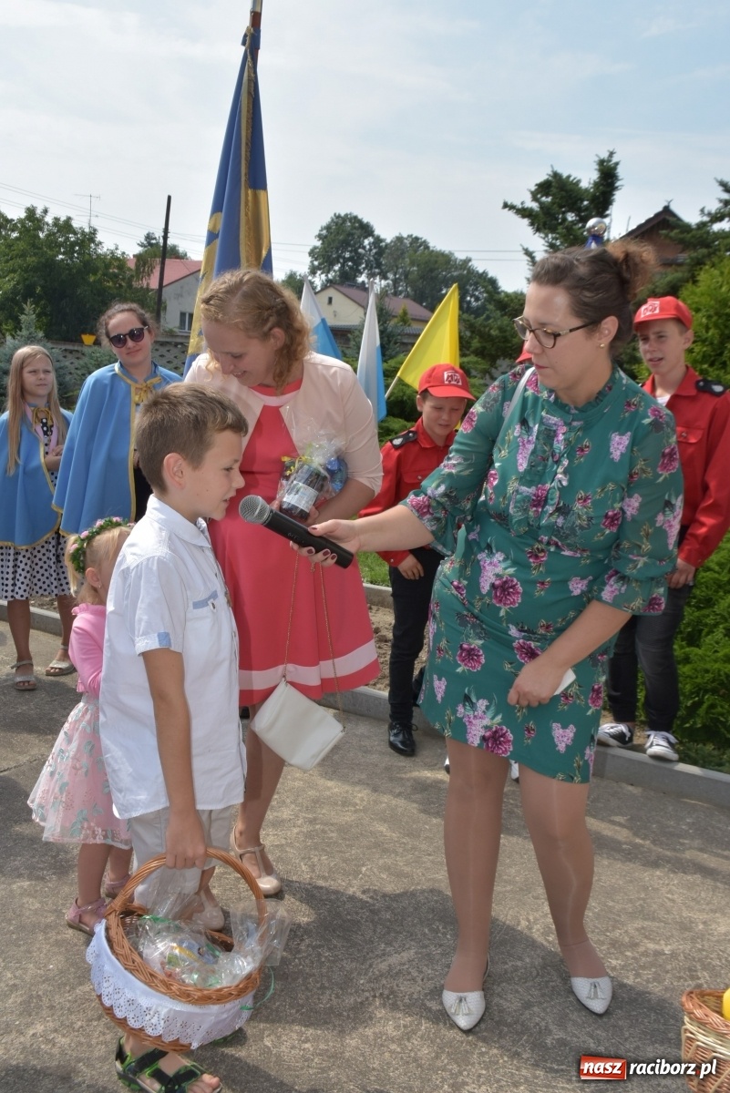 Zdjęcie w galerii na portalu naszraciborz.pl: Piękne panny z koroną żniwną. Dożynki w Krzyżanowicach wiadomości z regionu