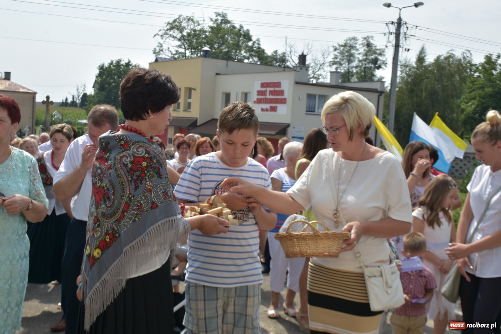 Zdjęcie w galerii na portalu naszraciborz.pl: Piękne panny z koroną żniwną. Dożynki w Krzyżanowicach wiadomości z regionu