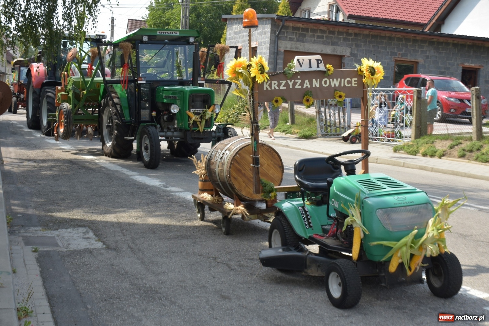 Zdjęcie w galerii na portalu naszraciborz.pl: Piękne panny z koroną żniwną. Dożynki w Krzyżanowicach wiadomości z regionu