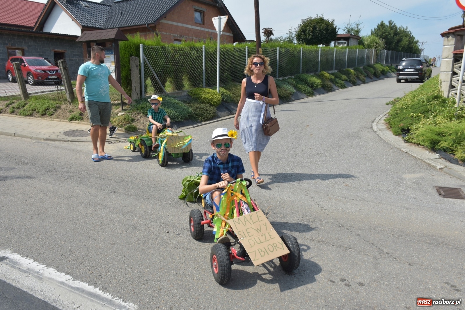 Zdjęcie w galerii na portalu naszraciborz.pl: Piękne panny z koroną żniwną. Dożynki w Krzyżanowicach wiadomości z regionu
