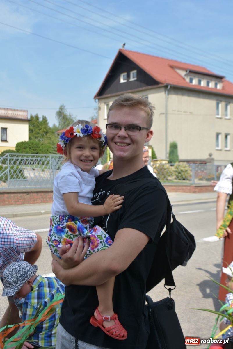 Zdjęcie w galerii na portalu naszraciborz.pl: Piękne panny z koroną żniwną. Dożynki w Krzyżanowicach wiadomości z regionu