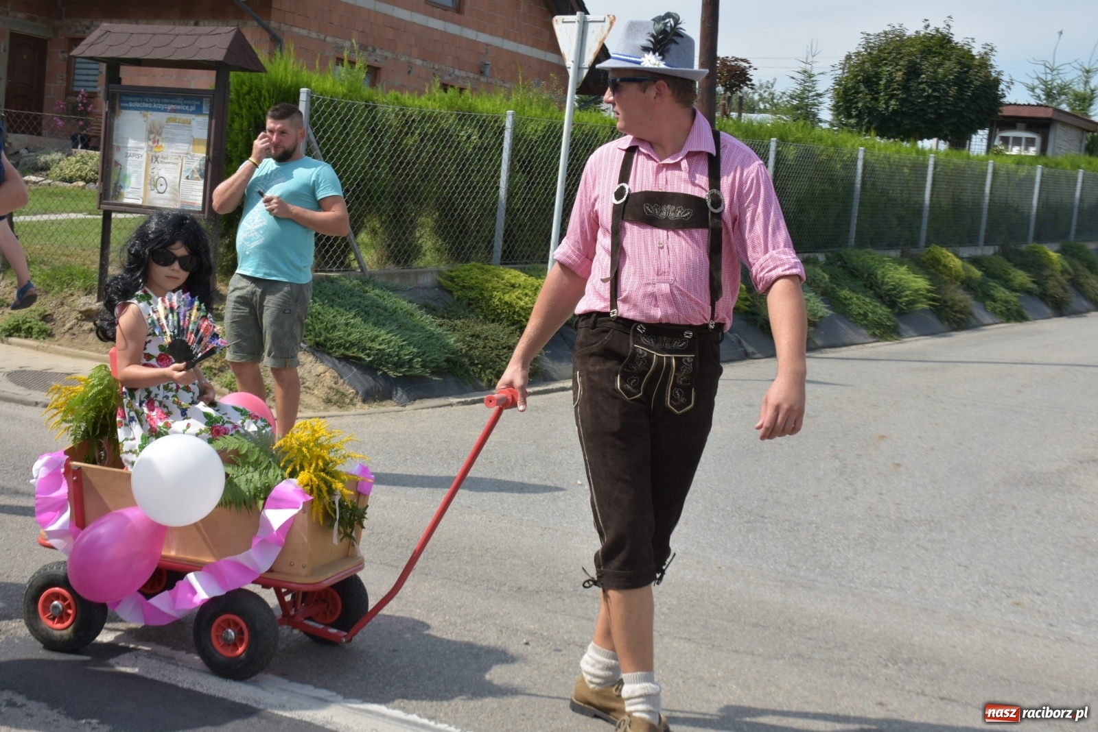 Zdjęcie w galerii na portalu naszraciborz.pl: Piękne panny z koroną żniwną. Dożynki w Krzyżanowicach wiadomości z regionu