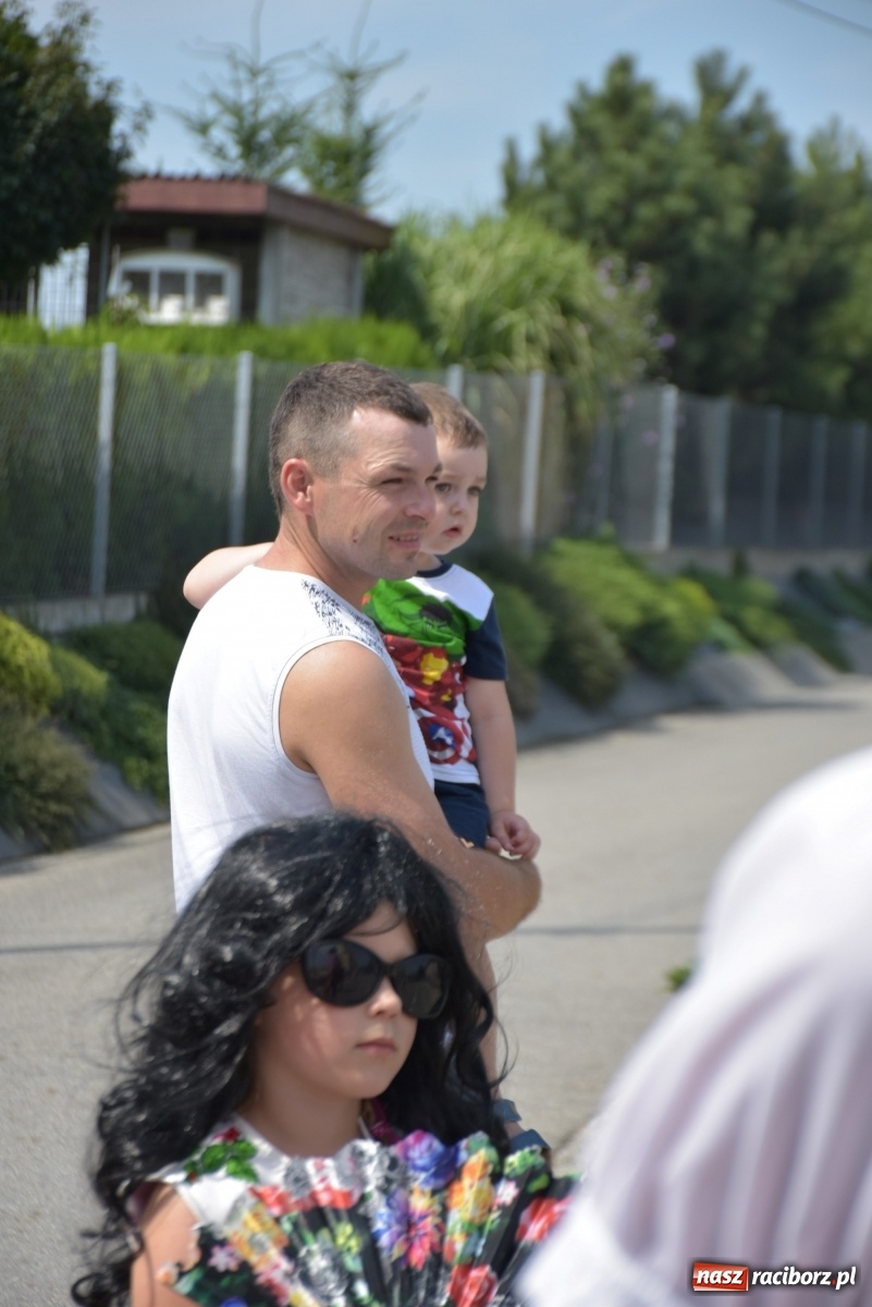 Zdjęcie w galerii na portalu naszraciborz.pl: Piękne panny z koroną żniwną. Dożynki w Krzyżanowicach wiadomości z regionu