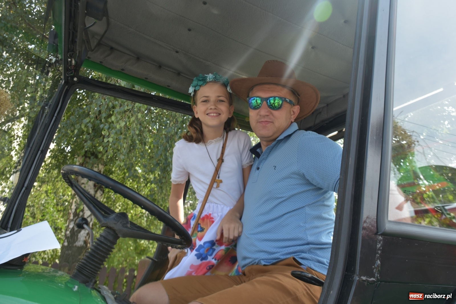 Zdjęcie w galerii na portalu naszraciborz.pl: Piękne panny z koroną żniwną. Dożynki w Krzyżanowicach wiadomości z regionu