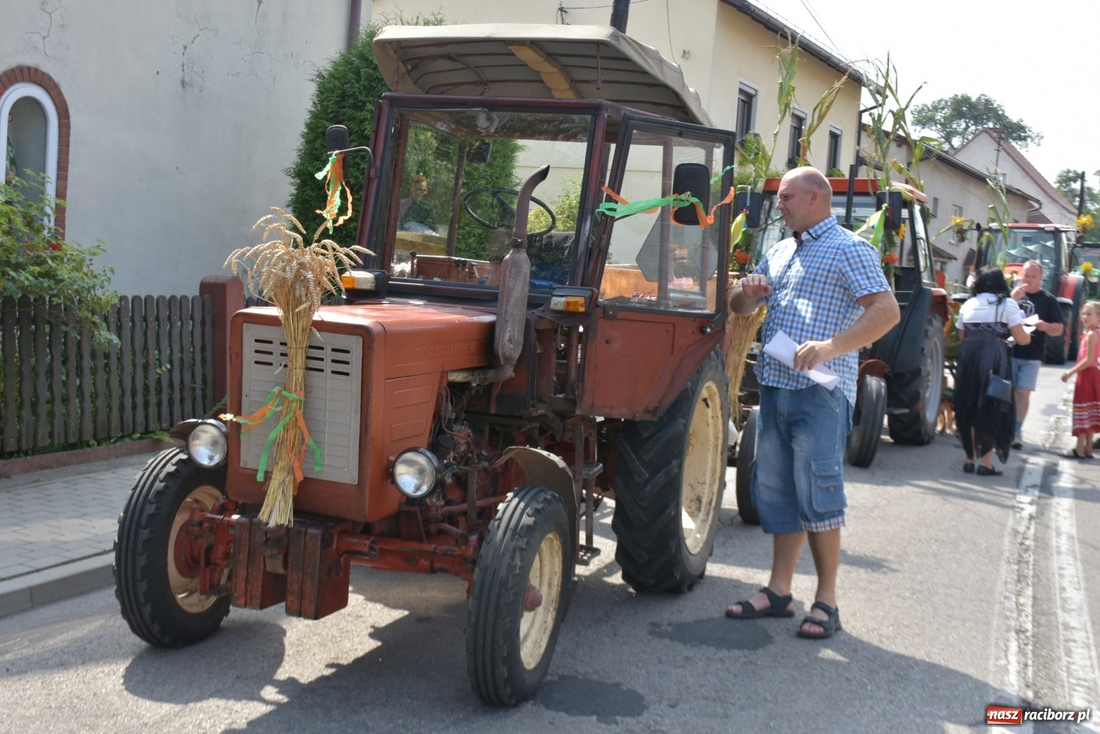 Zdjęcie w galerii na portalu naszraciborz.pl: Piękne panny z koroną żniwną. Dożynki w Krzyżanowicach wiadomości z regionu