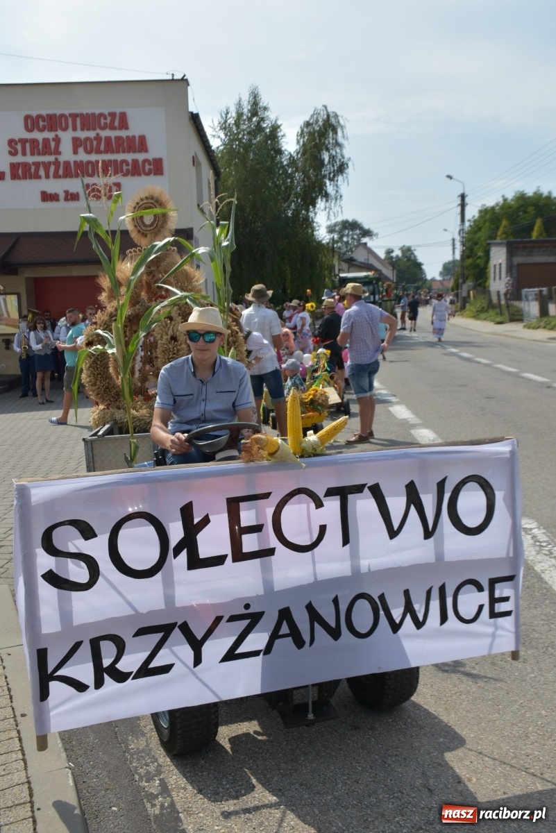 Zdjęcie w galerii na portalu naszraciborz.pl: Piękne panny z koroną żniwną. Dożynki w Krzyżanowicach wiadomości z regionu