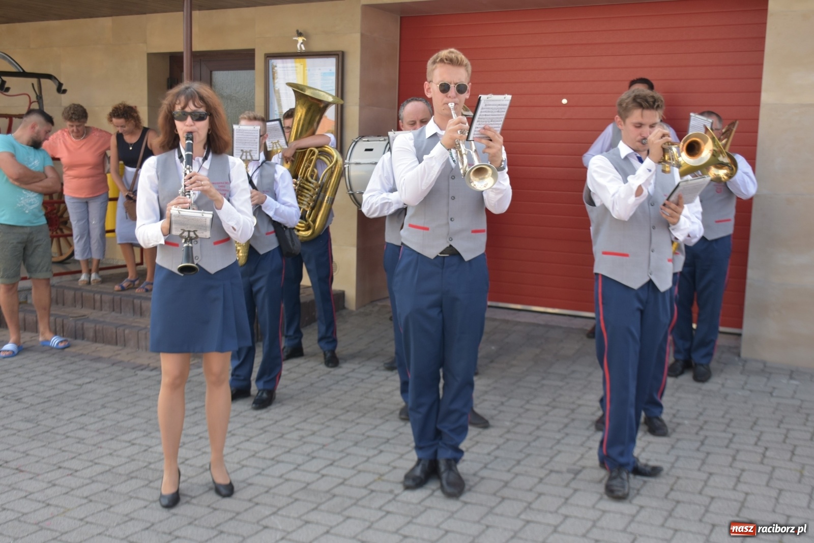 Zdjęcie w galerii na portalu naszraciborz.pl: Piękne panny z koroną żniwną. Dożynki w Krzyżanowicach wiadomości z regionu