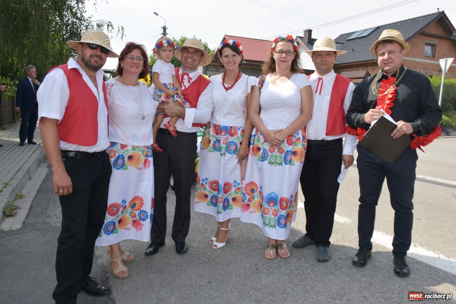 Zdjęcie w galerii na portalu naszraciborz.pl: Piękne panny z koroną żniwną. Dożynki w Krzyżanowicach wiadomości z regionu