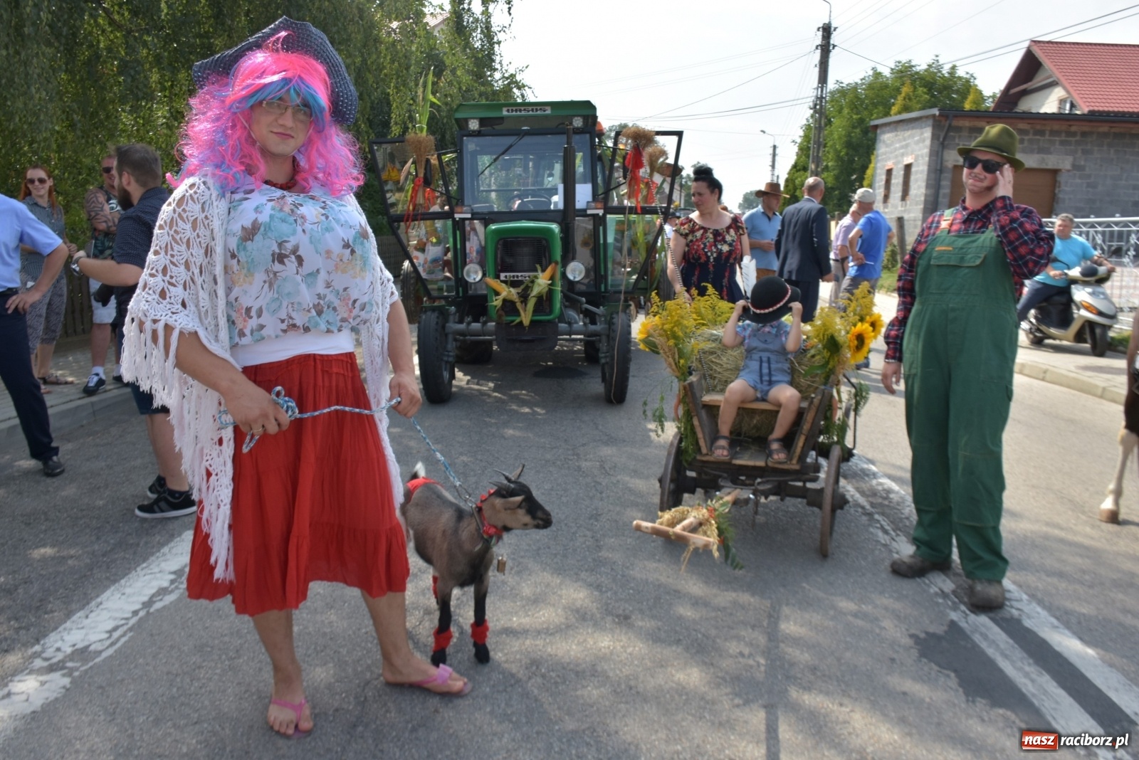 Zdjęcie w galerii na portalu naszraciborz.pl: Piękne panny z koroną żniwną. Dożynki w Krzyżanowicach wiadomości z regionu