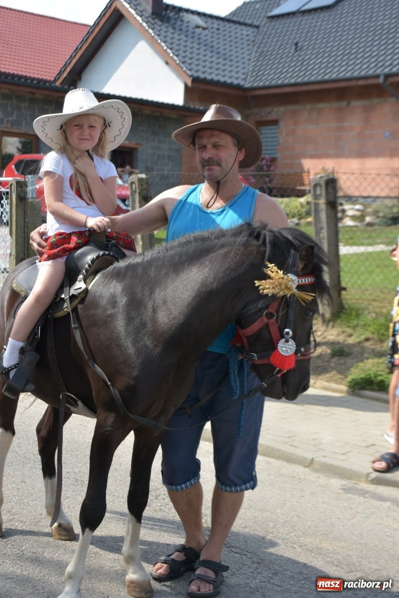 Zdjęcie w galerii na portalu naszraciborz.pl: Piękne panny z koroną żniwną. Dożynki w Krzyżanowicach wiadomości z regionu