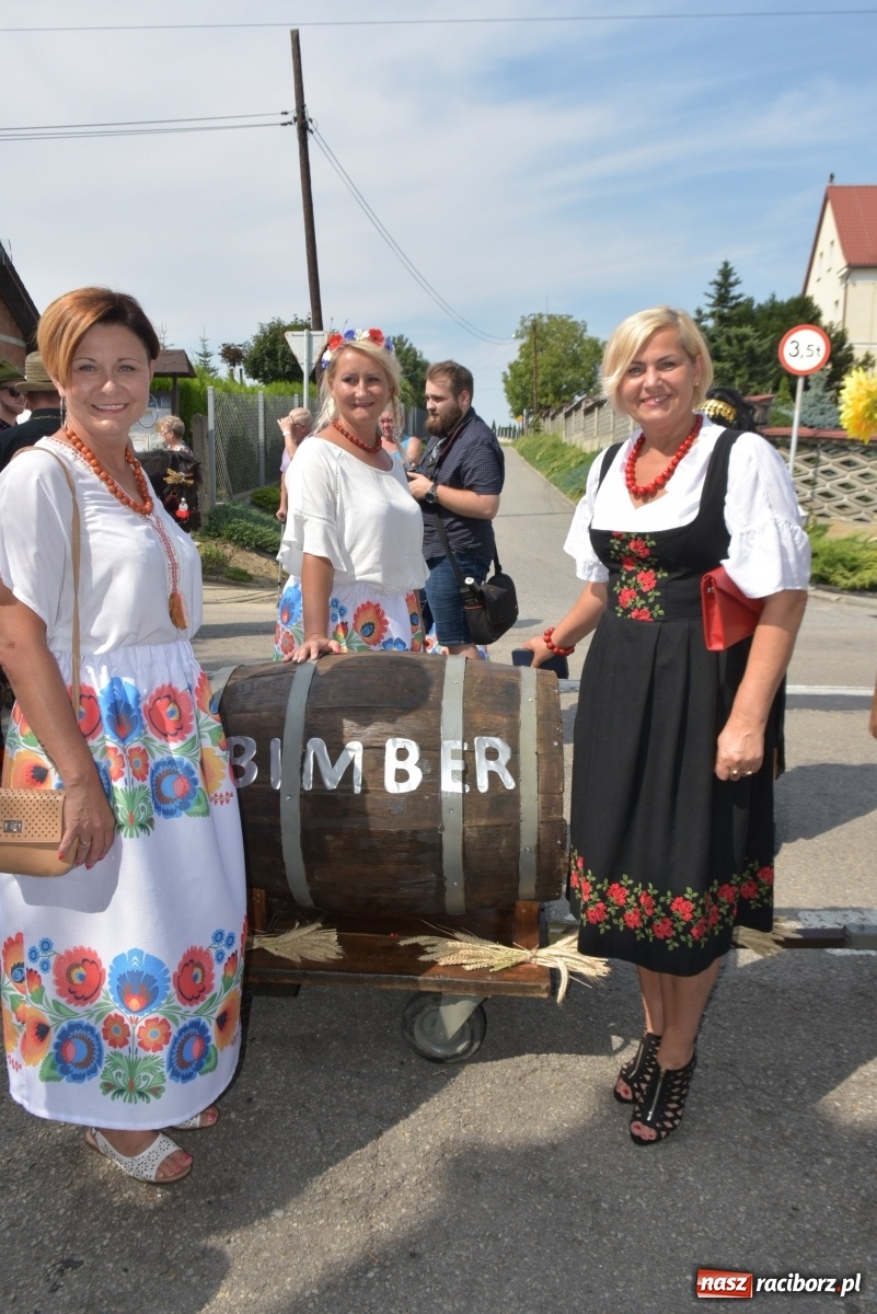 Zdjęcie w galerii na portalu naszraciborz.pl: Piękne panny z koroną żniwną. Dożynki w Krzyżanowicach wiadomości z regionu
