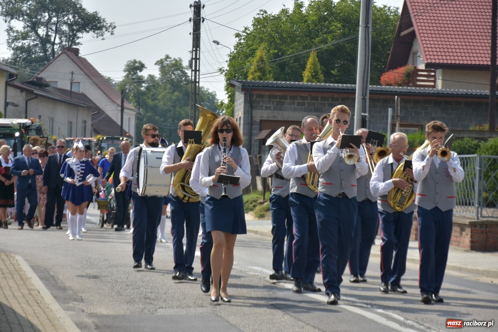 Zdjęcie w galerii na portalu naszraciborz.pl: Piękne panny z koroną żniwną. Dożynki w Krzyżanowicach wiadomości z regionu