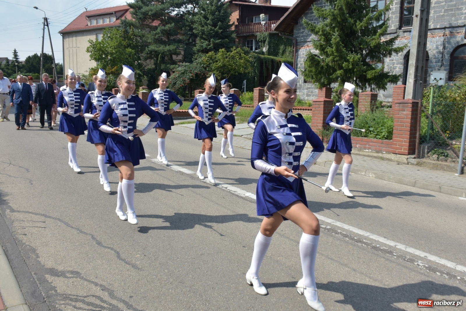 Zdjęcie w galerii na portalu naszraciborz.pl: Piękne panny z koroną żniwną. Dożynki w Krzyżanowicach wiadomości z regionu