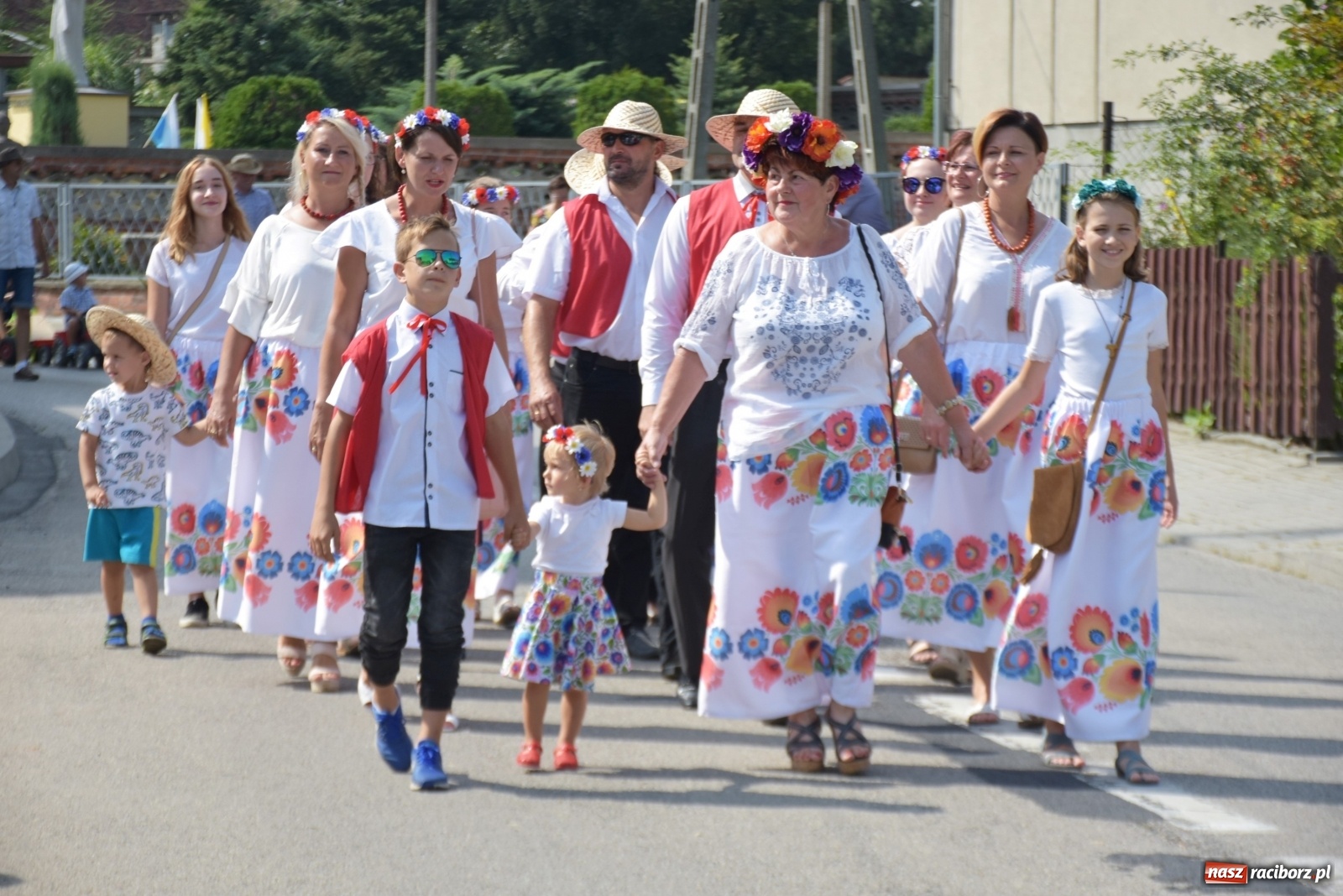 Zdjęcie w galerii na portalu naszraciborz.pl: Piękne panny z koroną żniwną. Dożynki w Krzyżanowicach wiadomości z regionu