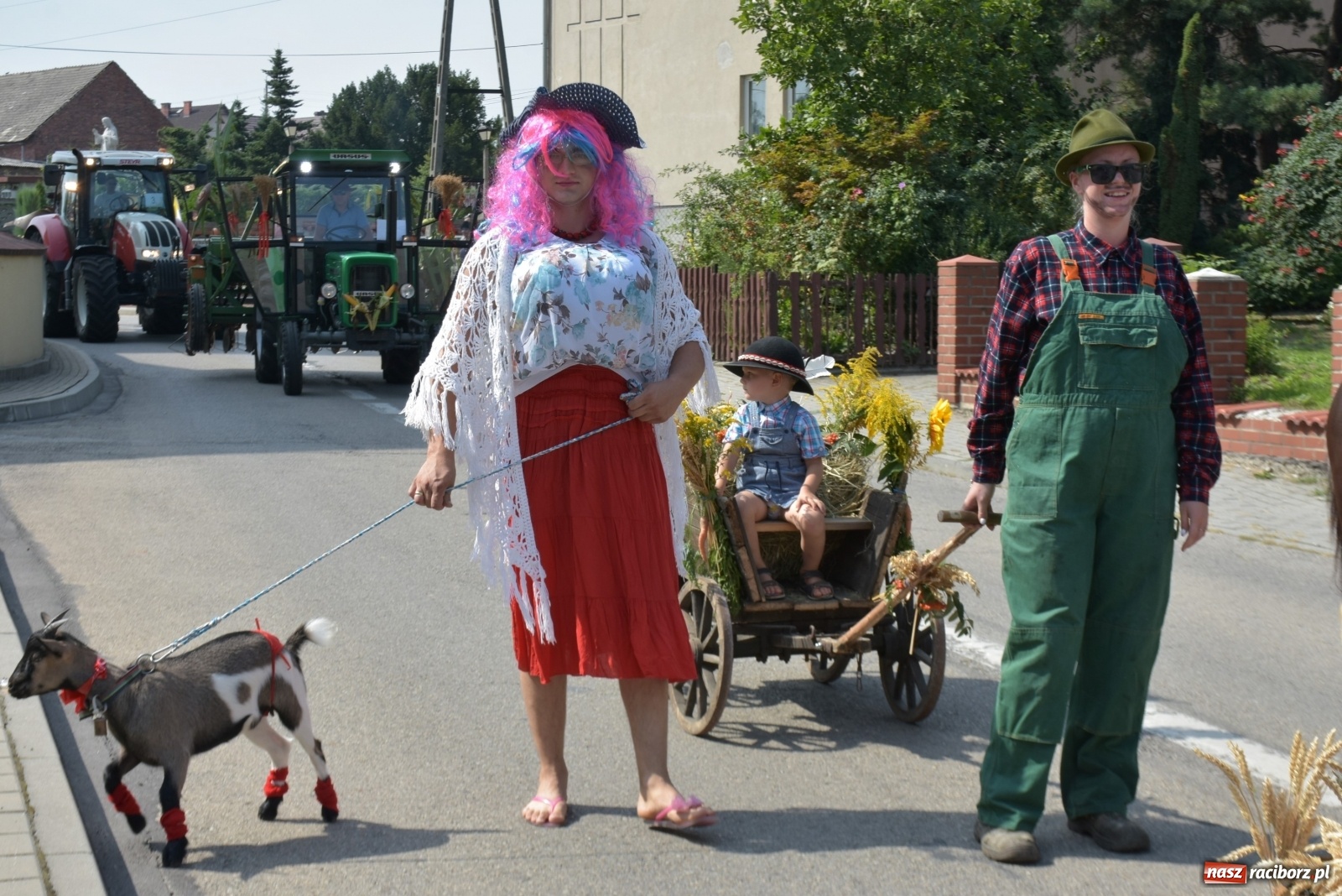 Zdjęcie w galerii na portalu naszraciborz.pl: Piękne panny z koroną żniwną. Dożynki w Krzyżanowicach wiadomości z regionu