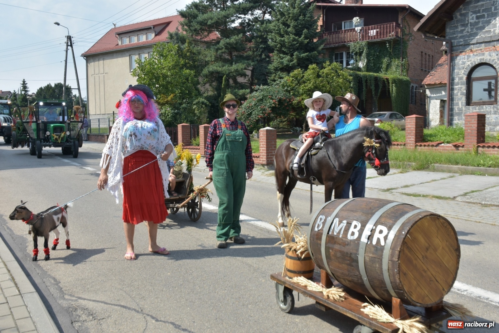 Zdjęcie w galerii na portalu naszraciborz.pl: Piękne panny z koroną żniwną. Dożynki w Krzyżanowicach wiadomości z regionu