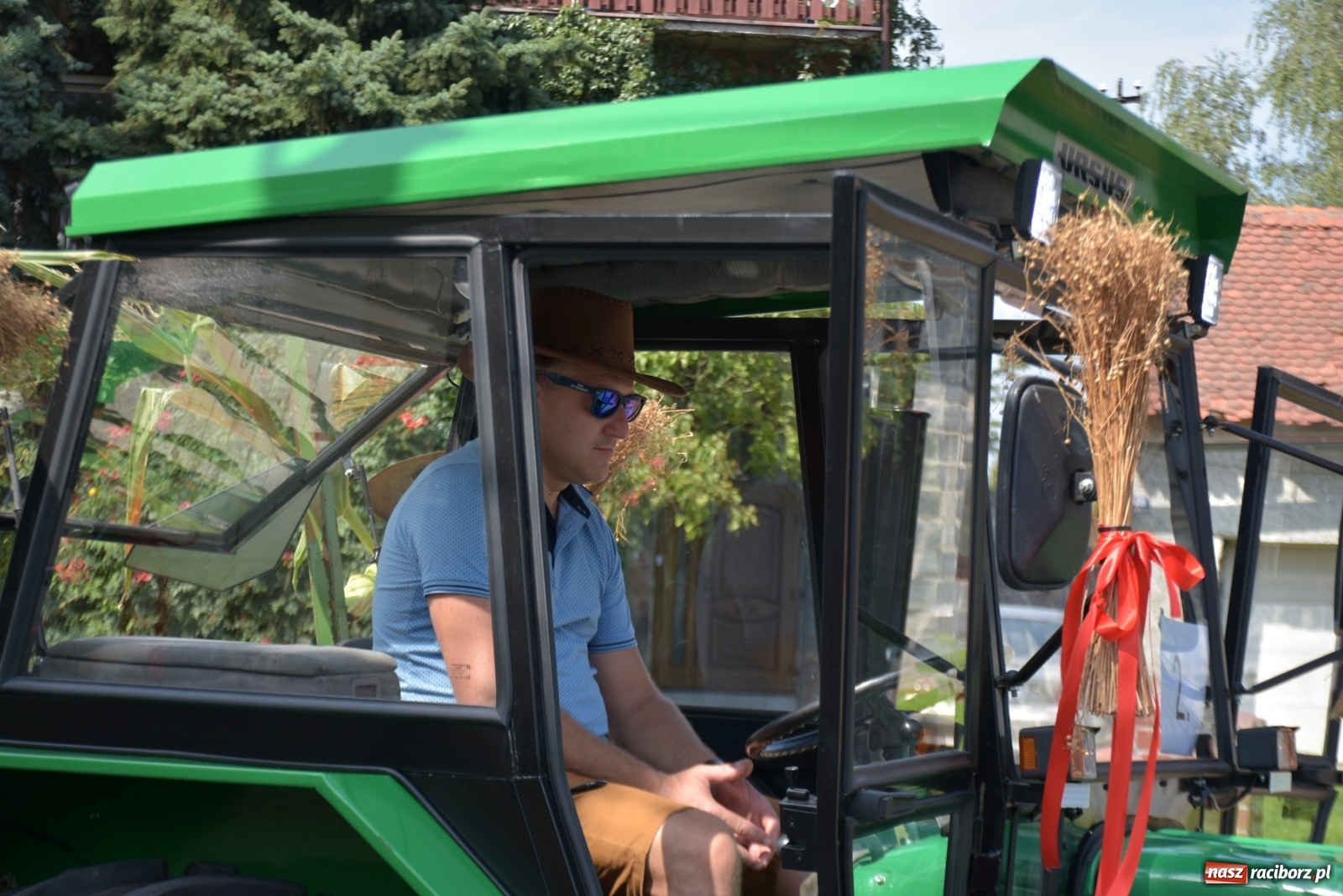 Zdjęcie w galerii na portalu naszraciborz.pl: Piękne panny z koroną żniwną. Dożynki w Krzyżanowicach wiadomości z regionu