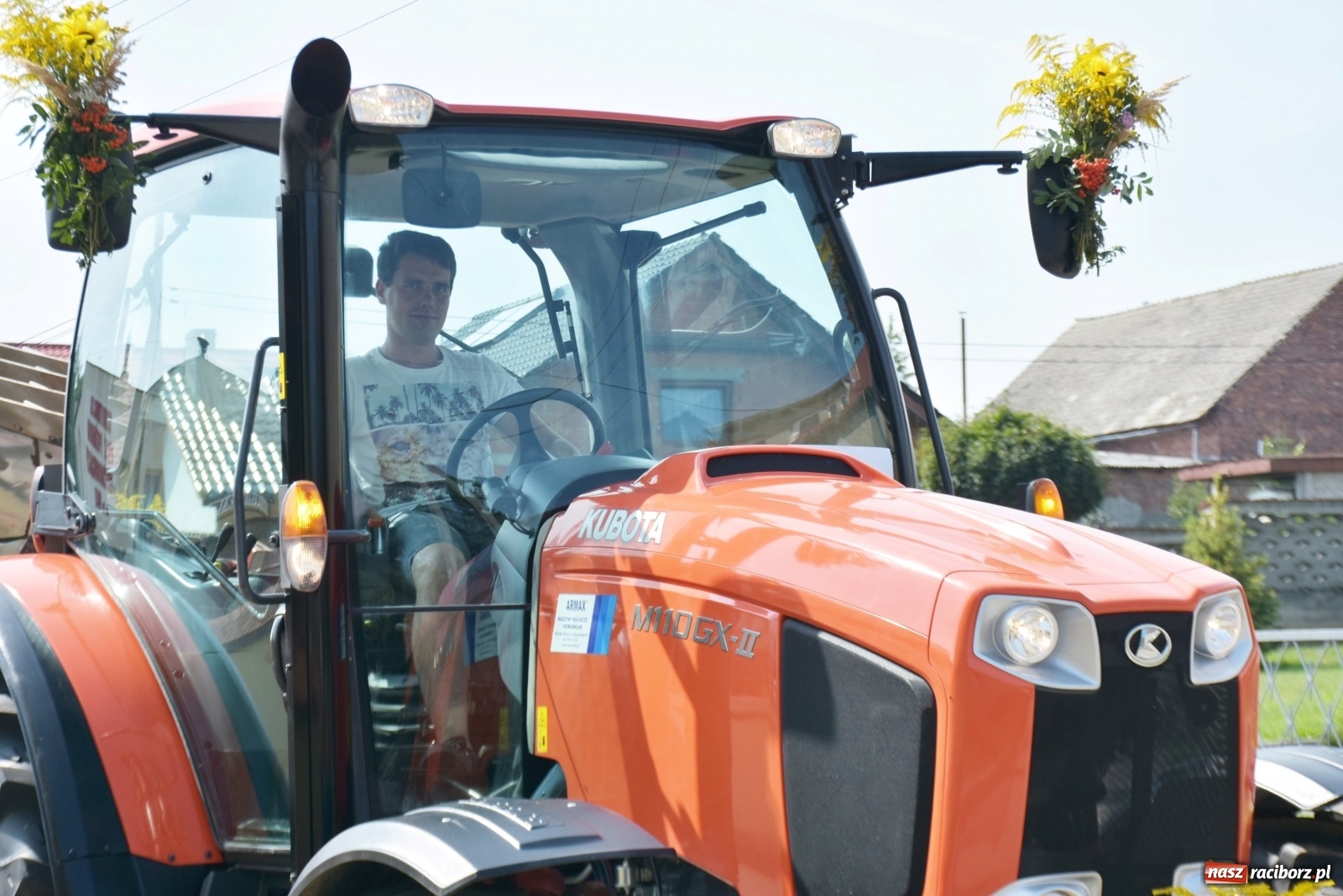 Zdjęcie w galerii na portalu naszraciborz.pl: Piękne panny z koroną żniwną. Dożynki w Krzyżanowicach wiadomości z regionu