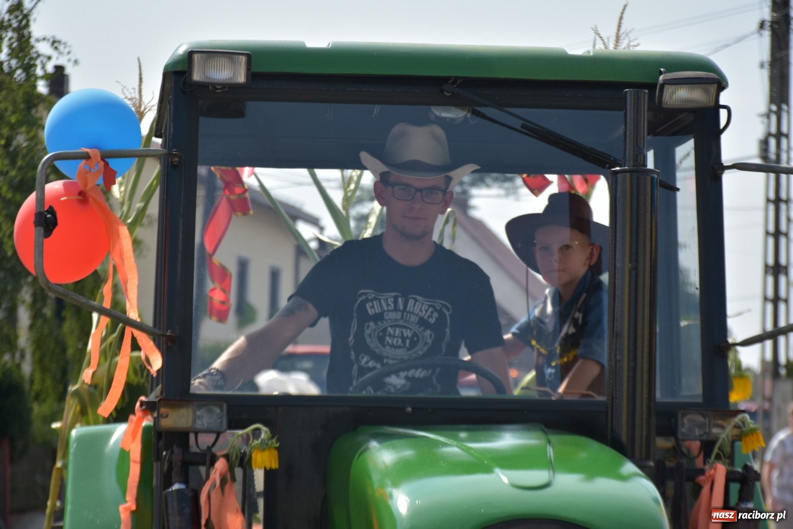 Zdjęcie w galerii na portalu naszraciborz.pl: Piękne panny z koroną żniwną. Dożynki w Krzyżanowicach wiadomości z regionu