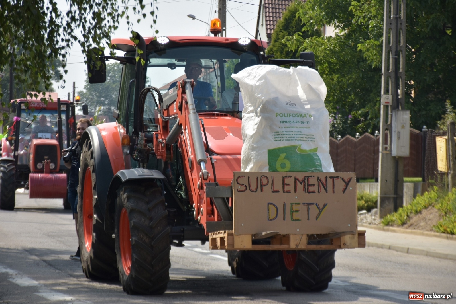 Zdjęcie w galerii na portalu naszraciborz.pl: Piękne panny z koroną żniwną. Dożynki w Krzyżanowicach wiadomości z regionu