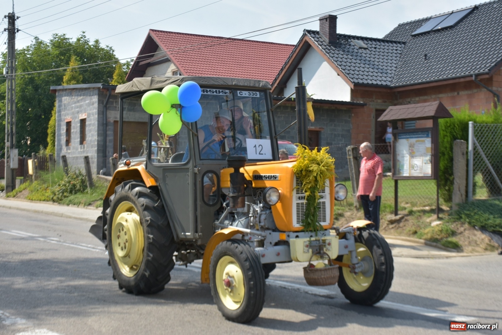Zdjęcie w galerii na portalu naszraciborz.pl: Piękne panny z koroną żniwną. Dożynki w Krzyżanowicach wiadomości z regionu