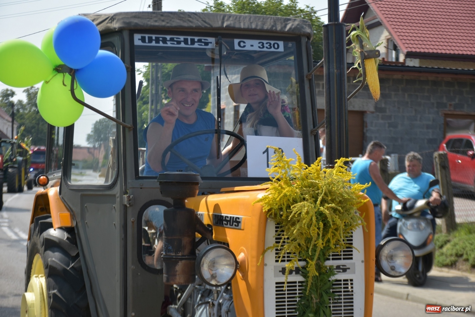 Zdjęcie w galerii na portalu naszraciborz.pl: Piękne panny z koroną żniwną. Dożynki w Krzyżanowicach wiadomości z regionu
