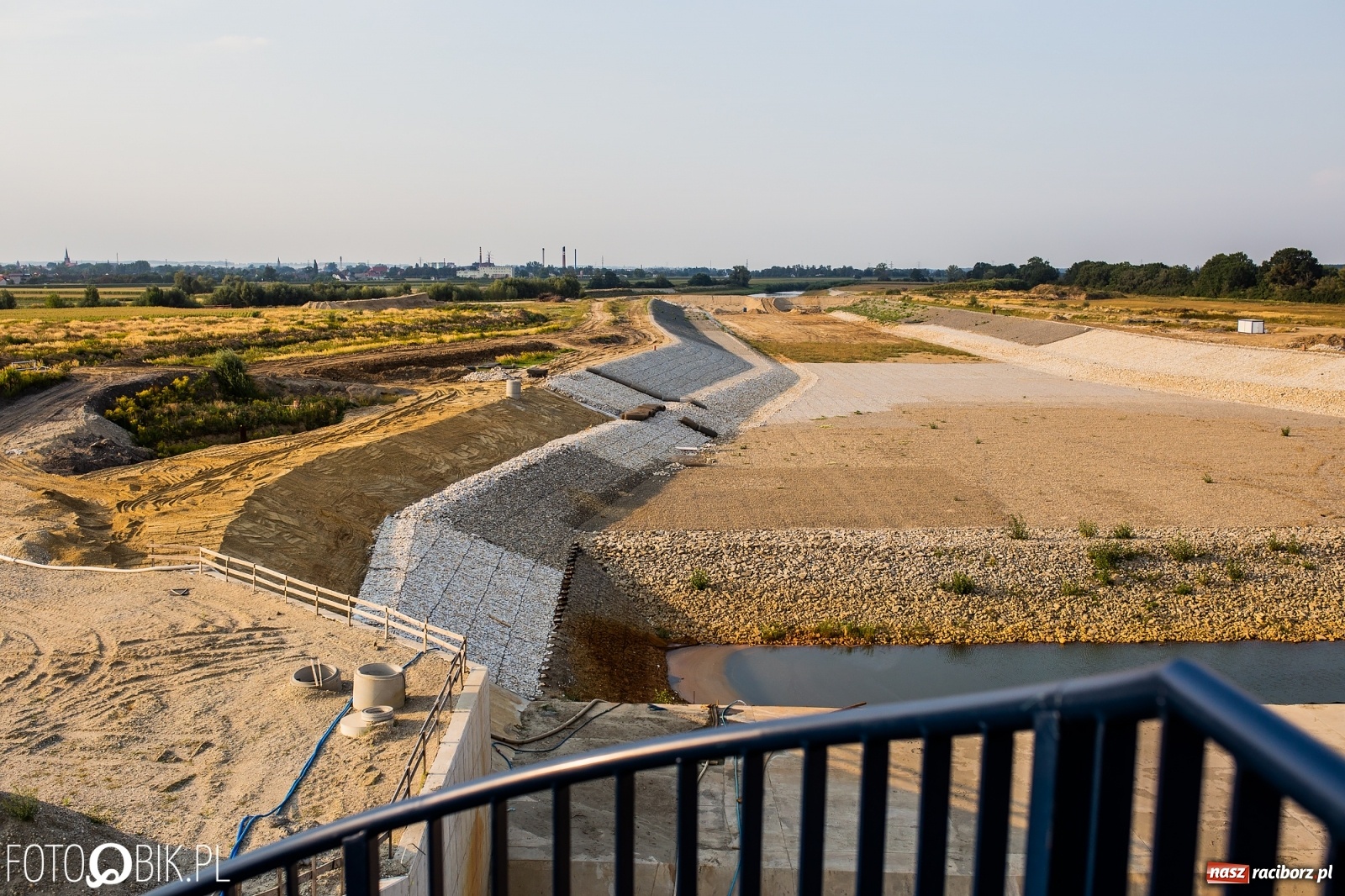 Zdjęcie w galerii na portalu naszraciborz.pl: Zbliża się historyczny moment podczas budowy zbiornika Racibórz [FOTO] wiadomości z regionu