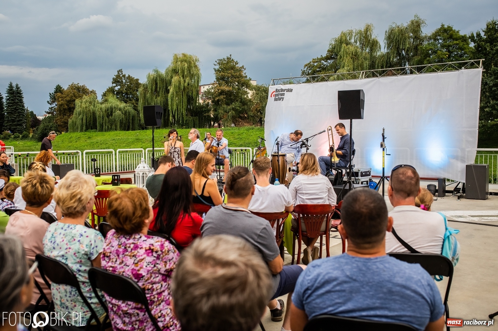 Zdjęcie w galerii na portalu naszraciborz.pl: Plaża&Szanty. The Sunny Side na raciborskiej przystani [FOTO i WIDEO] wiadomości z regionu