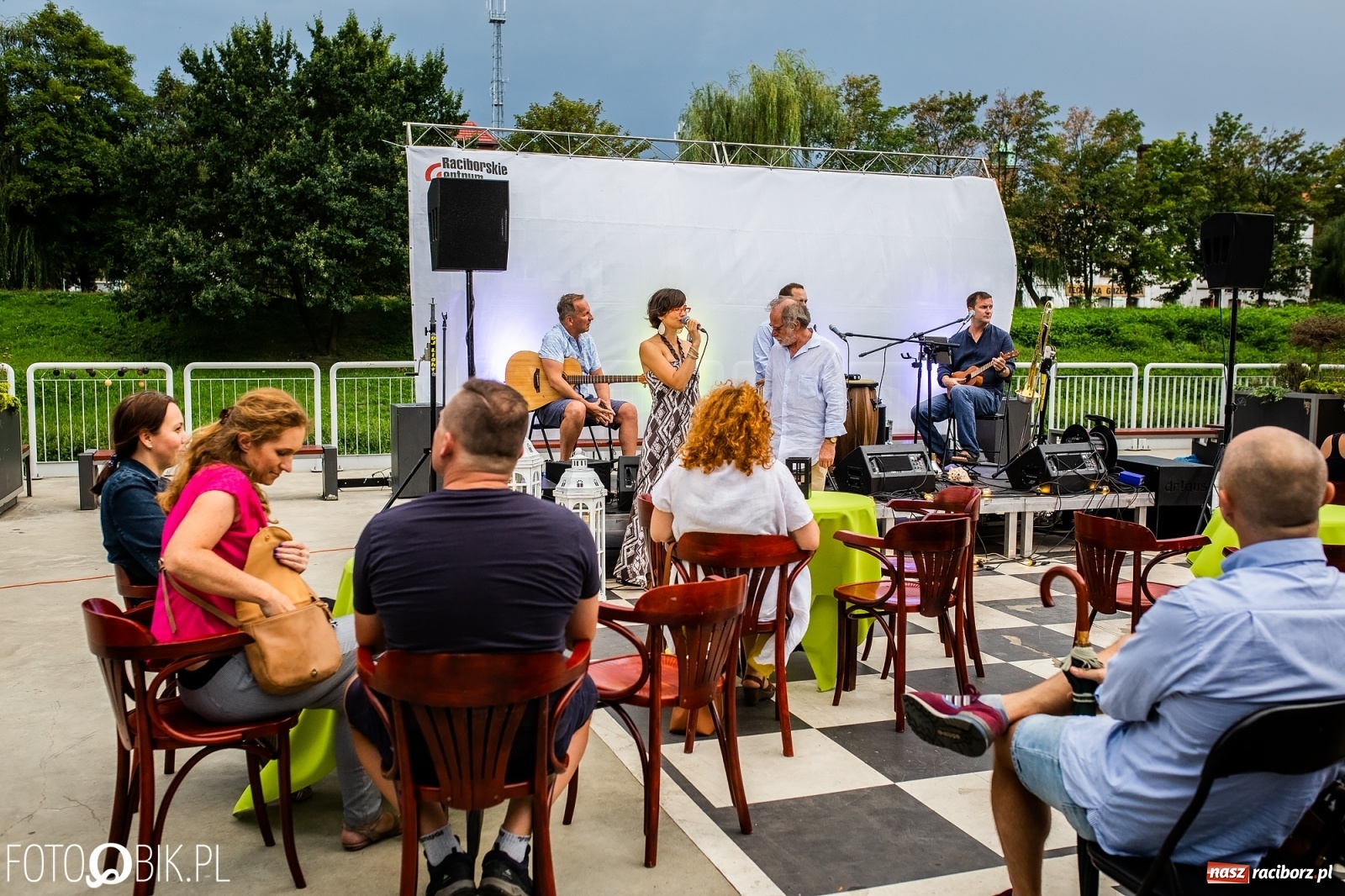 Zdjęcie w galerii na portalu naszraciborz.pl: Plaża&Szanty. The Sunny Side na raciborskiej przystani [FOTO i WIDEO] wiadomości z regionu