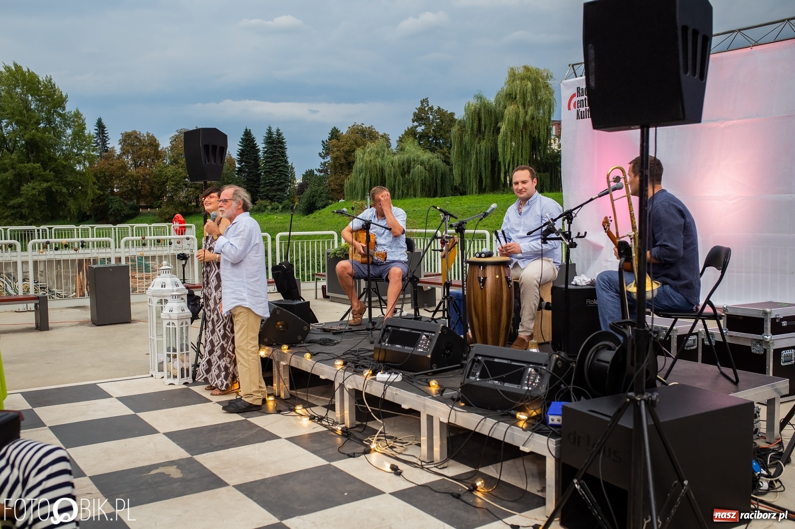 Zdjęcie w galerii na portalu naszraciborz.pl: Plaża&Szanty. The Sunny Side na raciborskiej przystani [FOTO i WIDEO] wiadomości z regionu