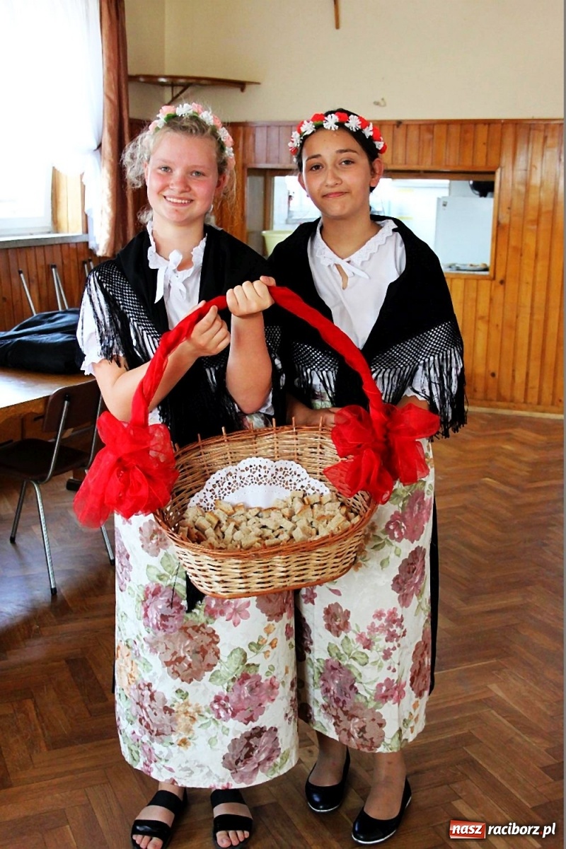 Zdjęcie w galerii na portalu naszraciborz.pl: Śpiewy, tańce i śląska Królewna Śnieżka na wojnowickich dożynkach [FOTO]  wiadomości z regionu