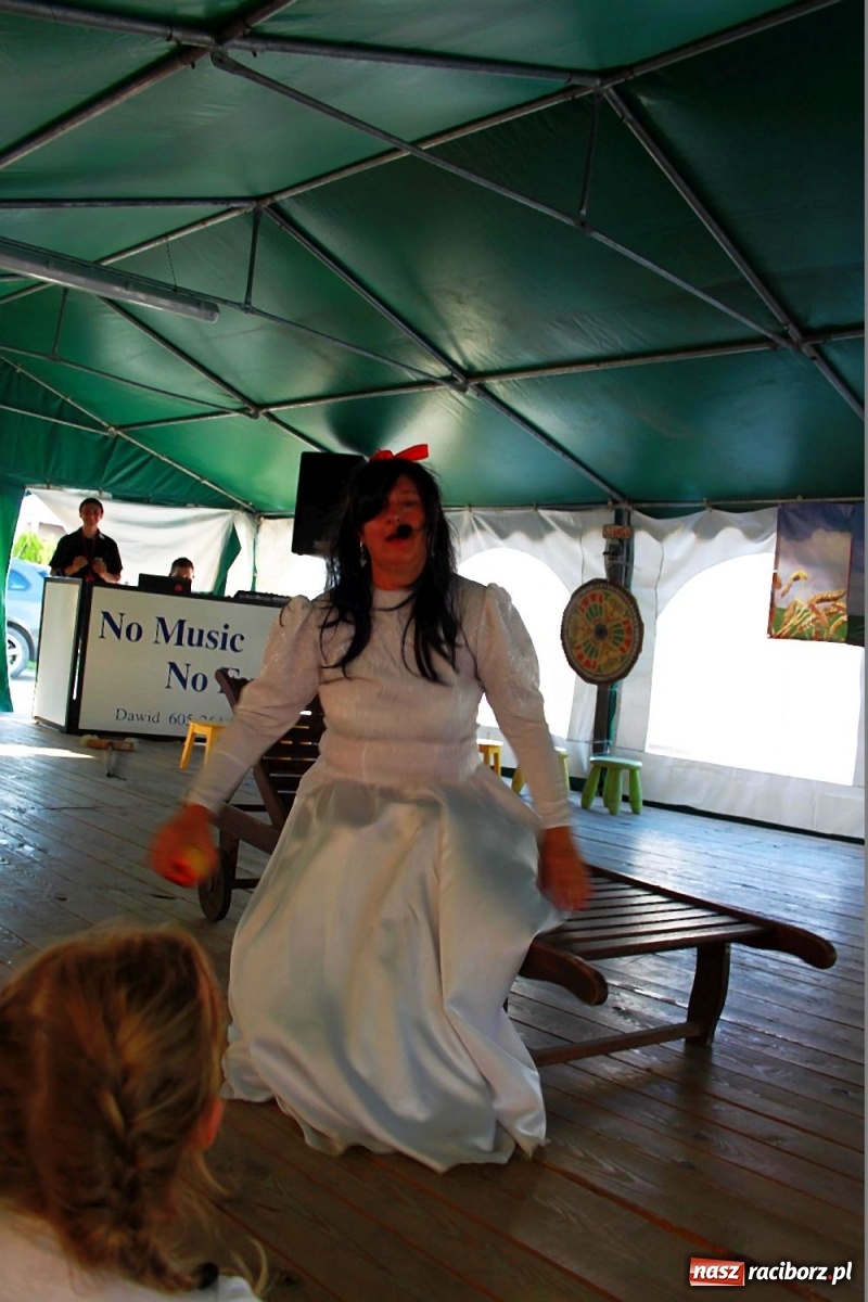 Zdjęcie w galerii na portalu naszraciborz.pl: Śpiewy, tańce i śląska Królewna Śnieżka na wojnowickich dożynkach [FOTO]  wiadomości z regionu