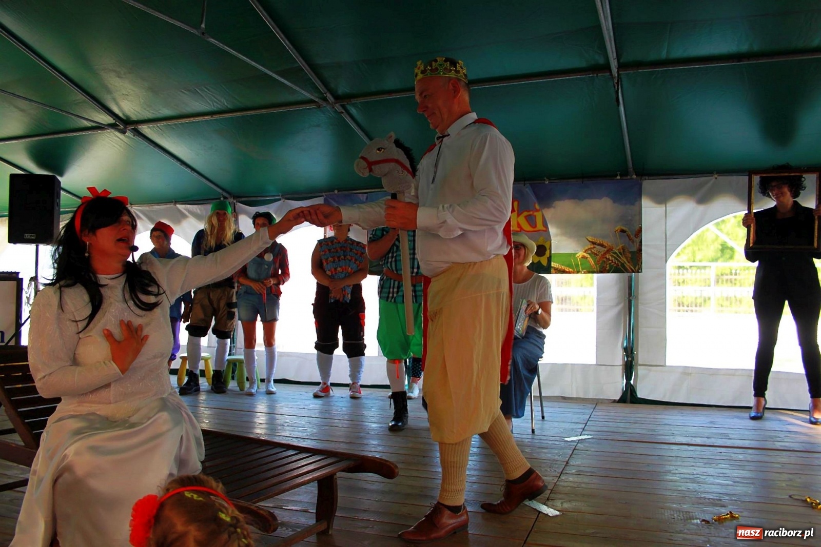 Zdjęcie w galerii na portalu naszraciborz.pl: Śpiewy, tańce i śląska Królewna Śnieżka na wojnowickich dożynkach [FOTO]  wiadomości z regionu