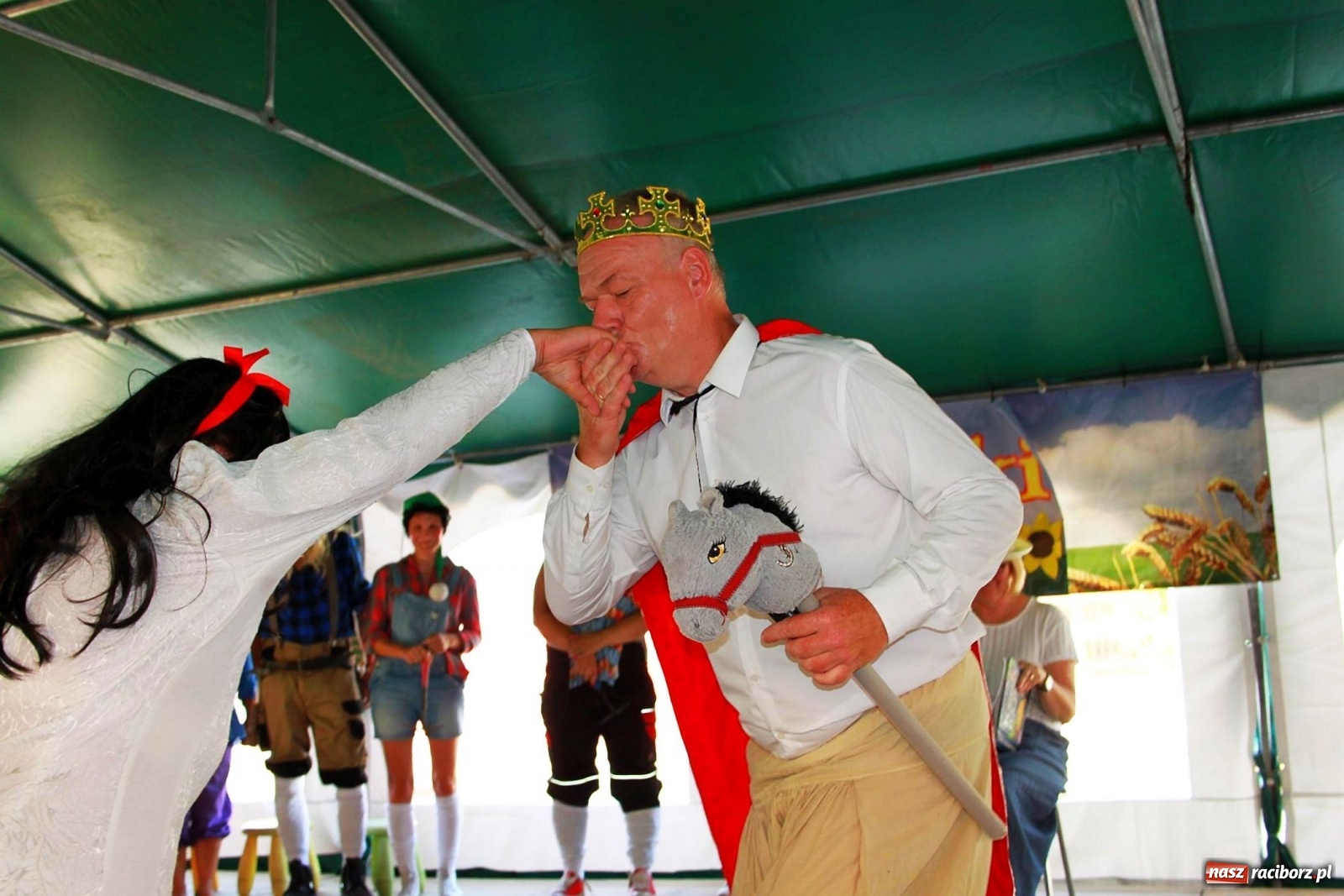 Zdjęcie w galerii na portalu naszraciborz.pl: Śpiewy, tańce i śląska Królewna Śnieżka na wojnowickich dożynkach [FOTO]  wiadomości z regionu