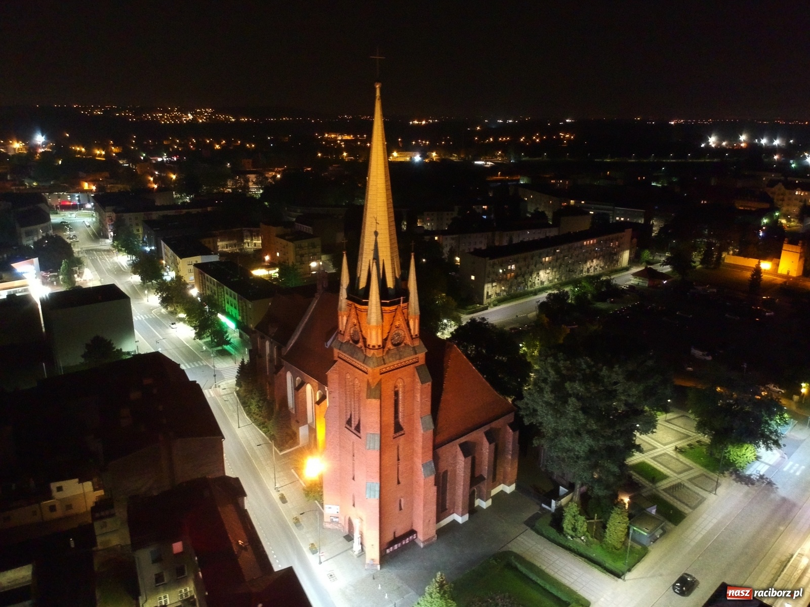 Zdjęcie w galerii na portalu naszraciborz.pl: Racibórz nocą. Zobacz zdjęcia z lotu ptaka [FOTO] wiadomości z regionu